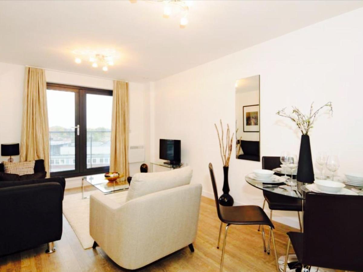 New Central Woking 1 And 2 Bedroom Apartments With Free Gym, Close To Train Station Exterior foto