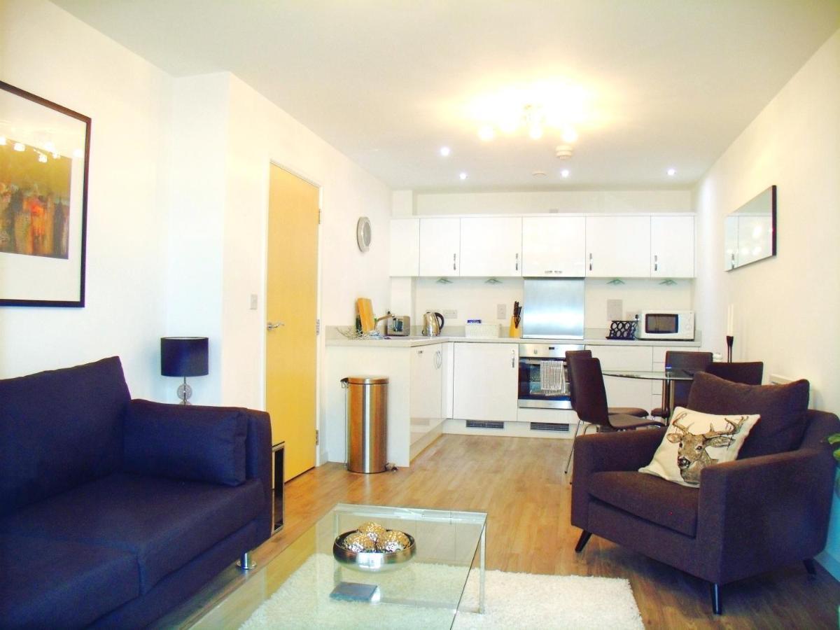New Central Woking 1 And 2 Bedroom Apartments With Free Gym, Close To Train Station Exterior foto