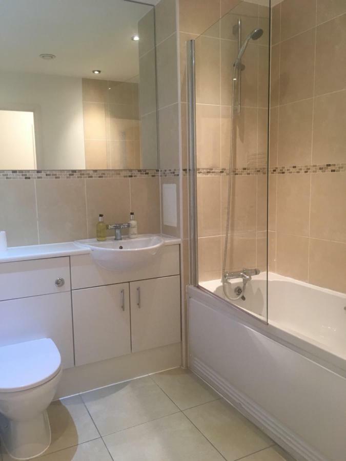 New Central Woking 1 And 2 Bedroom Apartments With Free Gym, Close To Train Station Zimmer foto