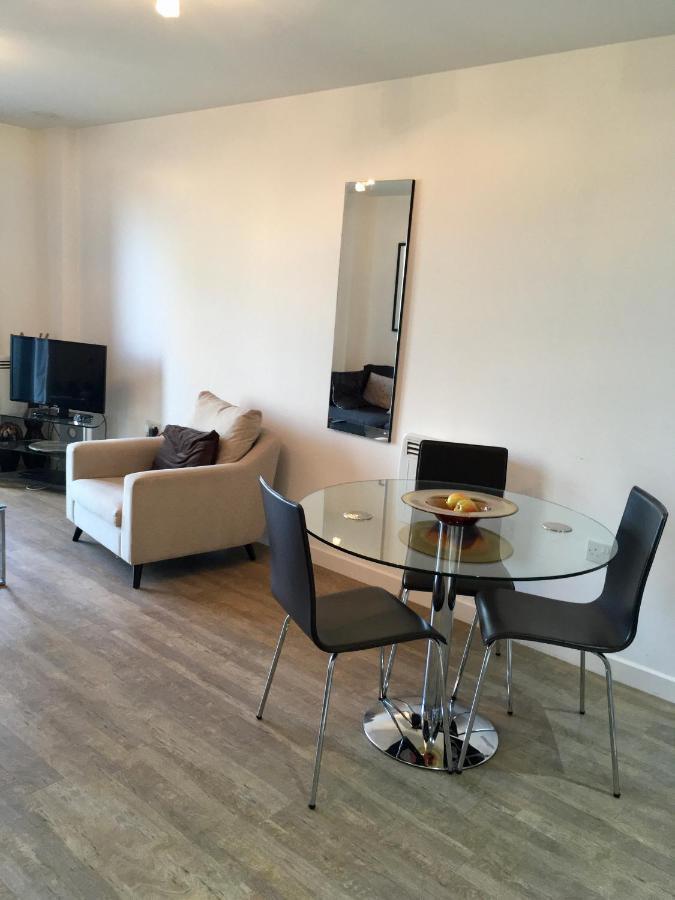New Central Woking 1 And 2 Bedroom Apartments With Free Gym, Close To Train Station Exterior foto